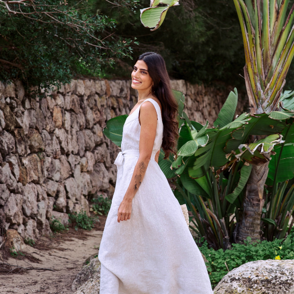 Elegant & Breezy Beach Wedding Dress Ideas MagicLinen Elegant & Breezy Beach Wedding Dress Ideas MagicLinen