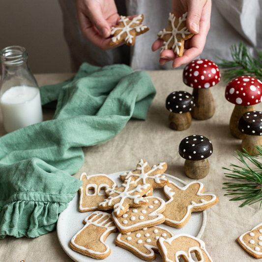 Vegan Gingerbread Cookies with @plantasticblondie