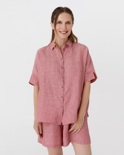 Short-sleeved linen top CABRERA in Cranberry - MagicLinen modelBoxOn