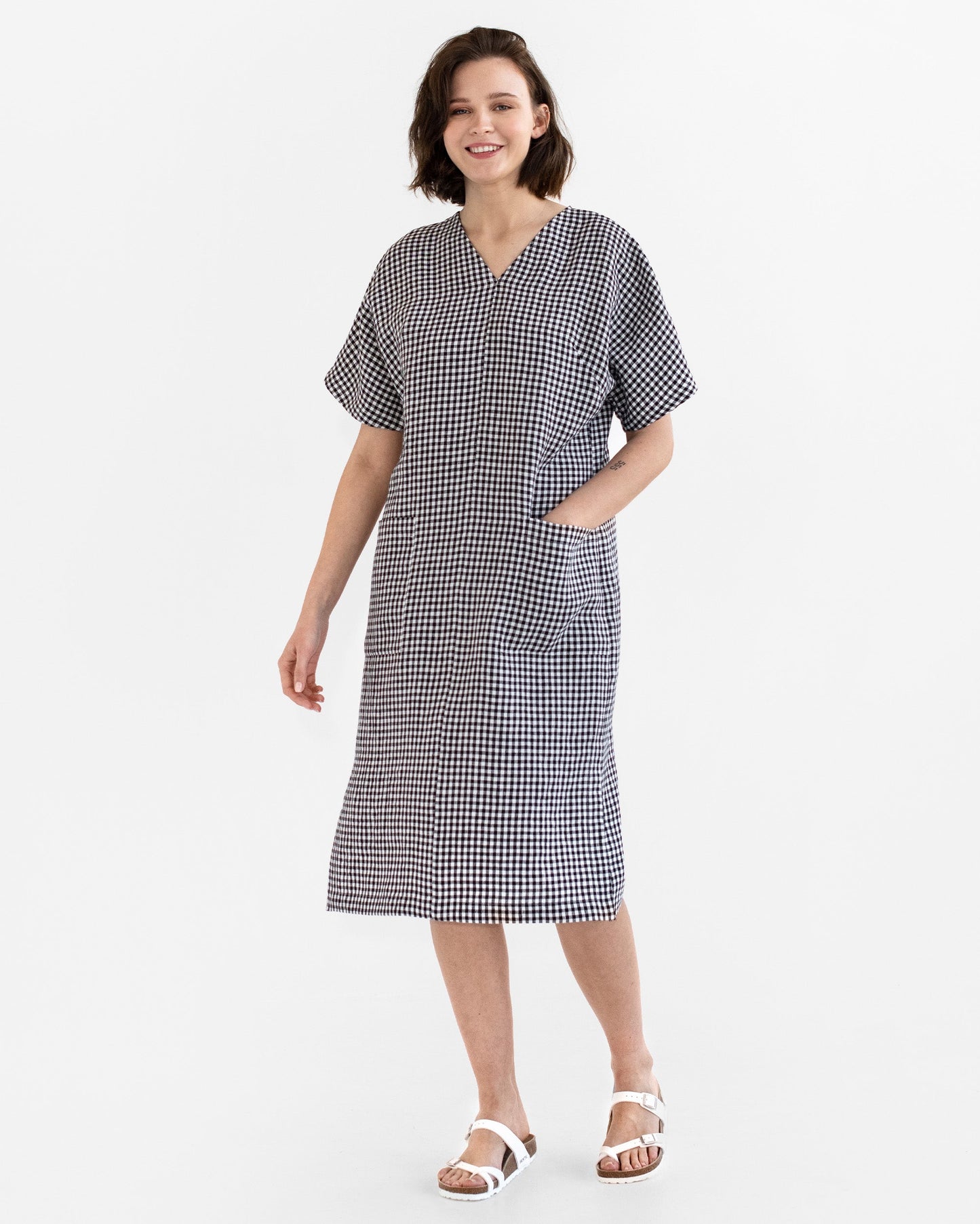 V-neck linen dress CHANIA in Black gingham - MagicLinen