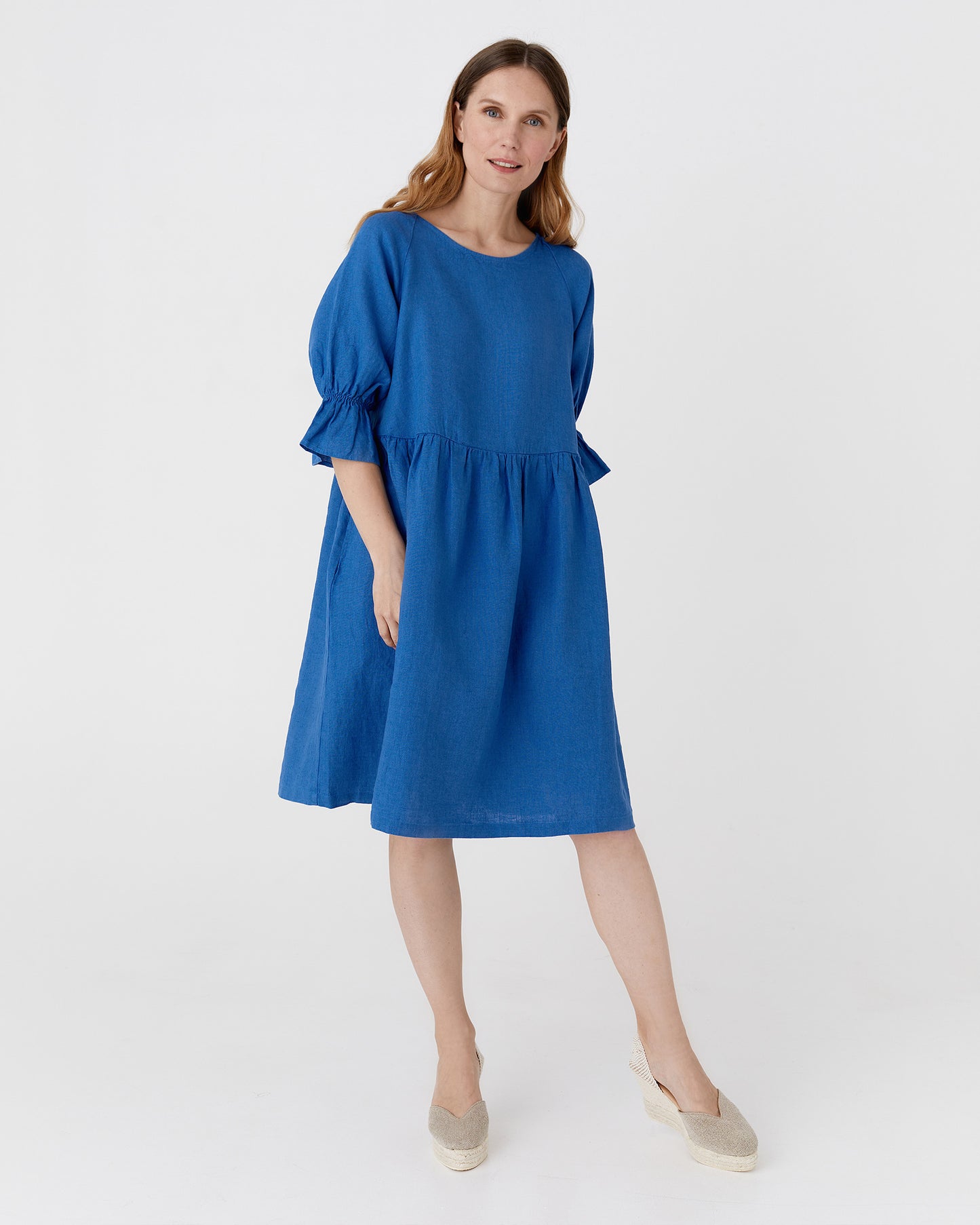 Voluminous linen dress NERJA in Cobalt blue - MagicLinen modelBoxOn