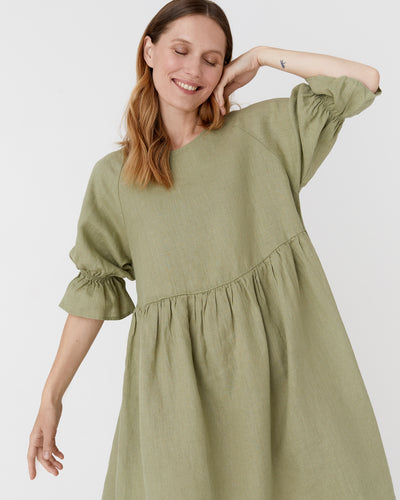 Voluminous linen dress NERJA in Sage - MagicLinen modelBoxOn