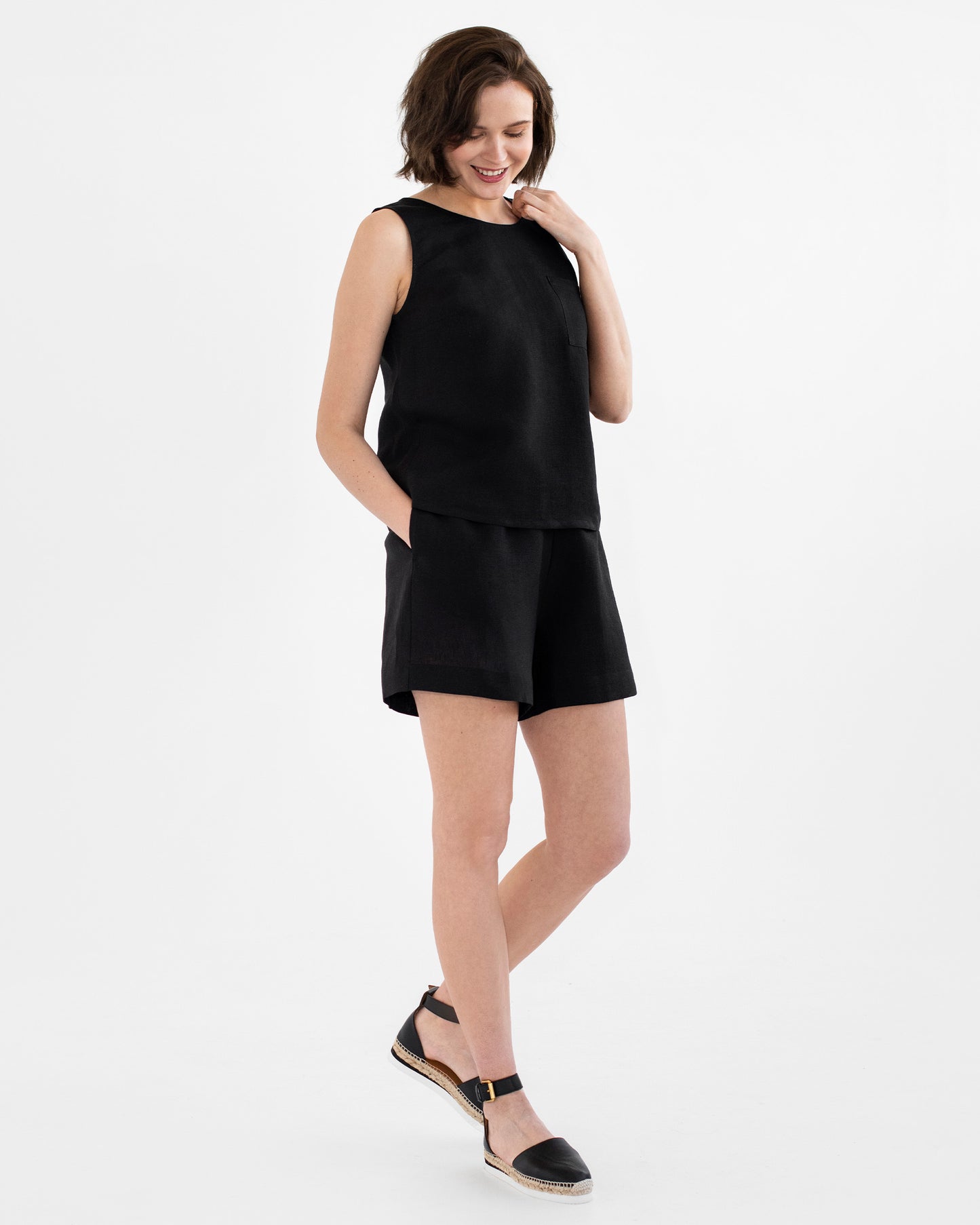 Elastic waist linen shorts LAMU in Black - MagicLinen