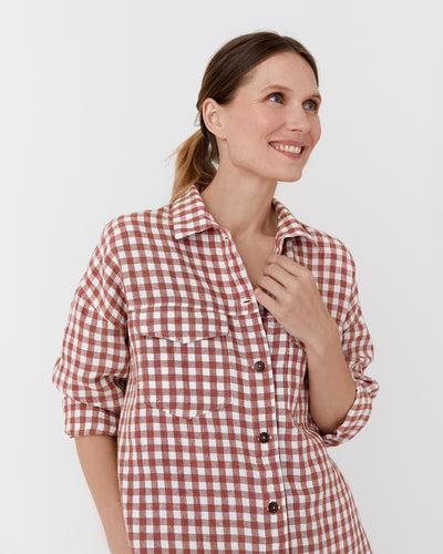 Oversized linen shirt SUMBA in Clay gingham - MagicLinen modelBoxOn