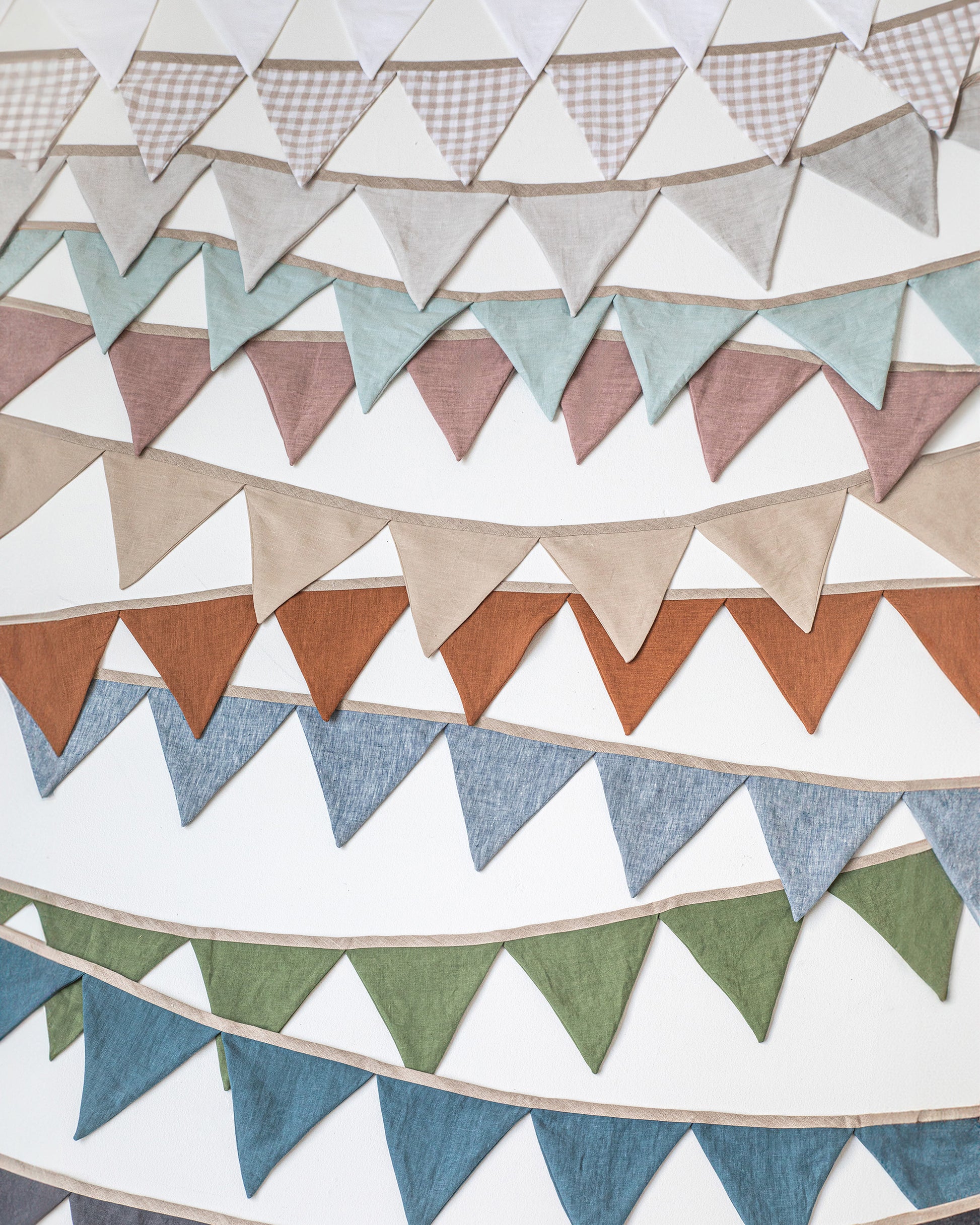 Linen bunting in Forest Green - MagicLinen