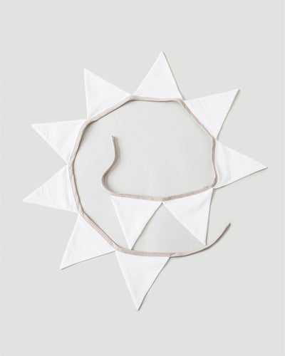 Linen bunting in White - MagicLinen