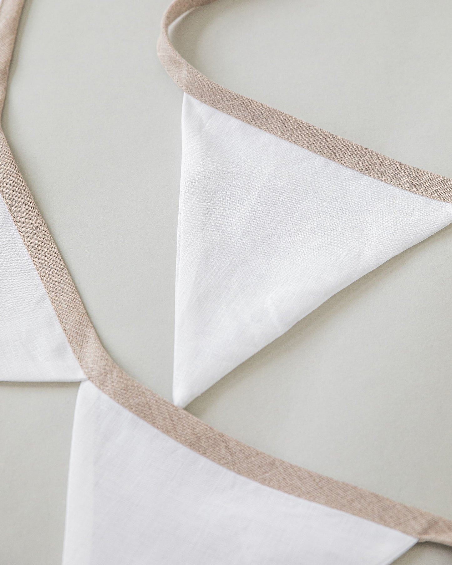 Linen bunting in White - MagicLinen