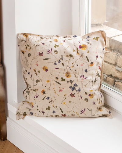 Pillow cover with buttons in Botanical print - MagicLinen