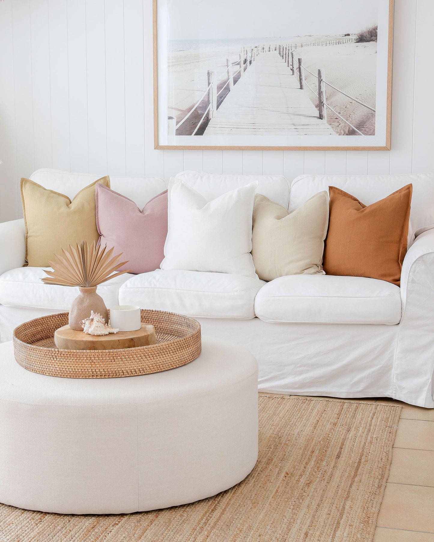 Deco pillow cover with buttons in White - MagicLinen