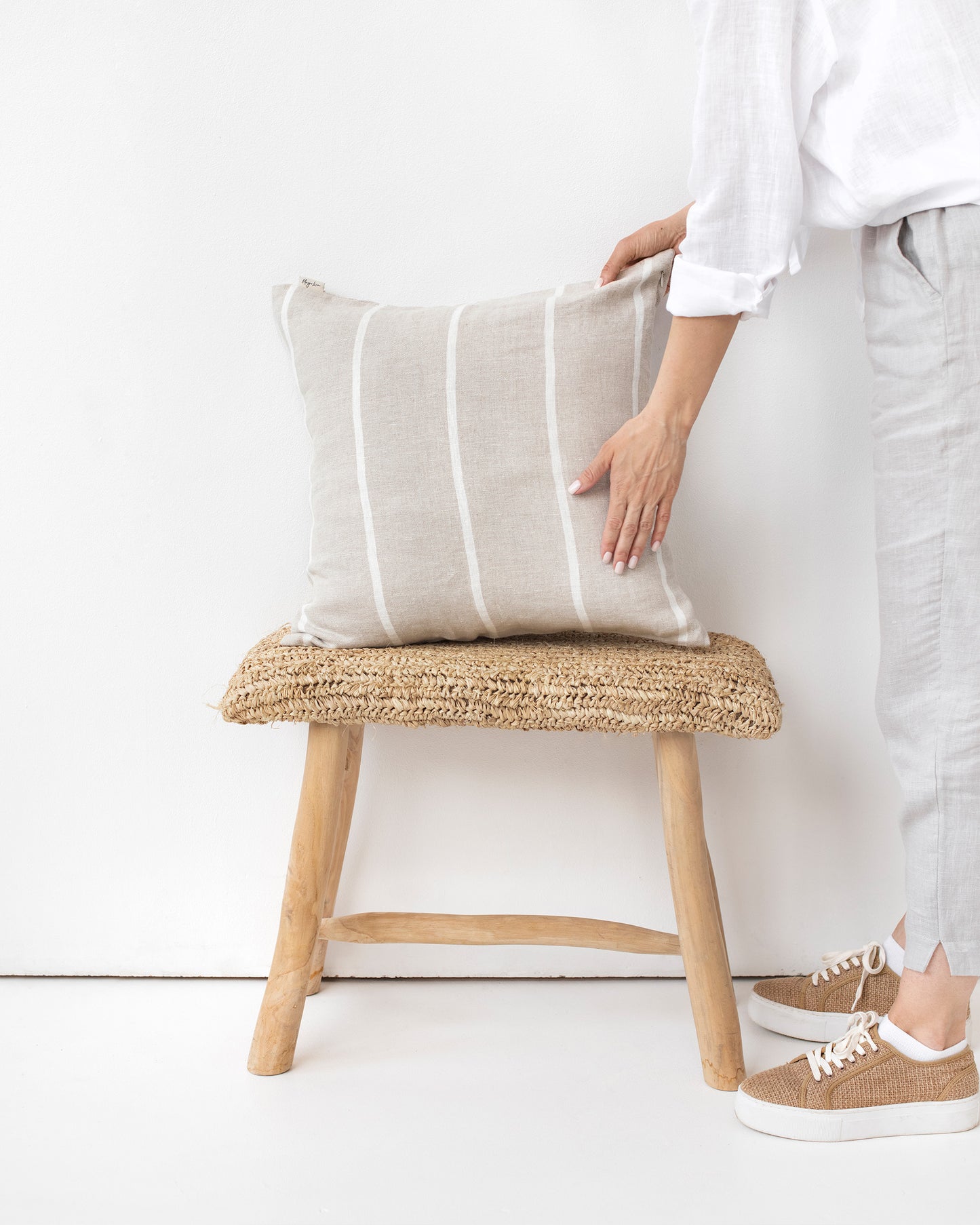 Cushion cover with zipper in Ecru stripe - MagicLinen