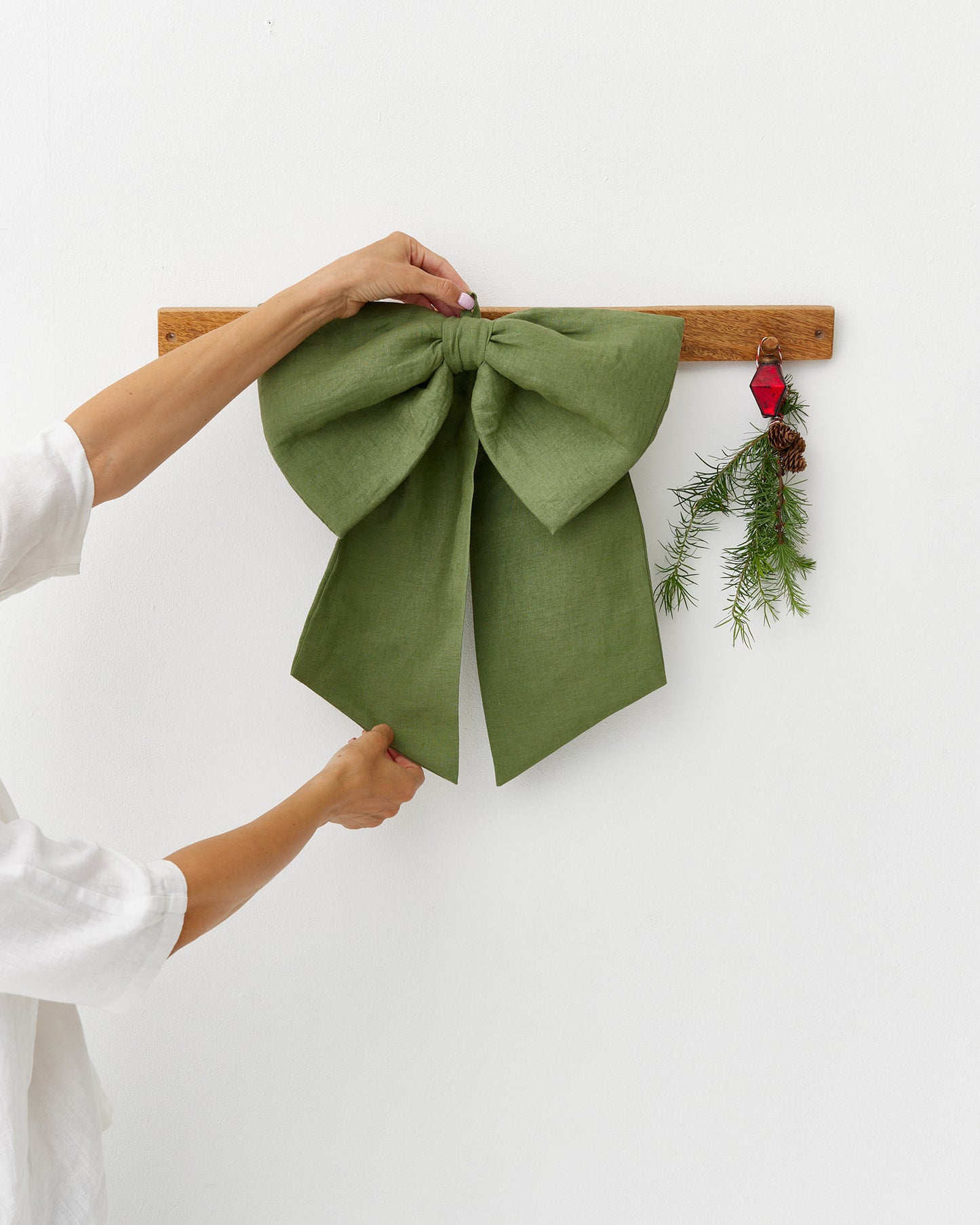 Forest green Linen Decorative Bow | MagicLinen