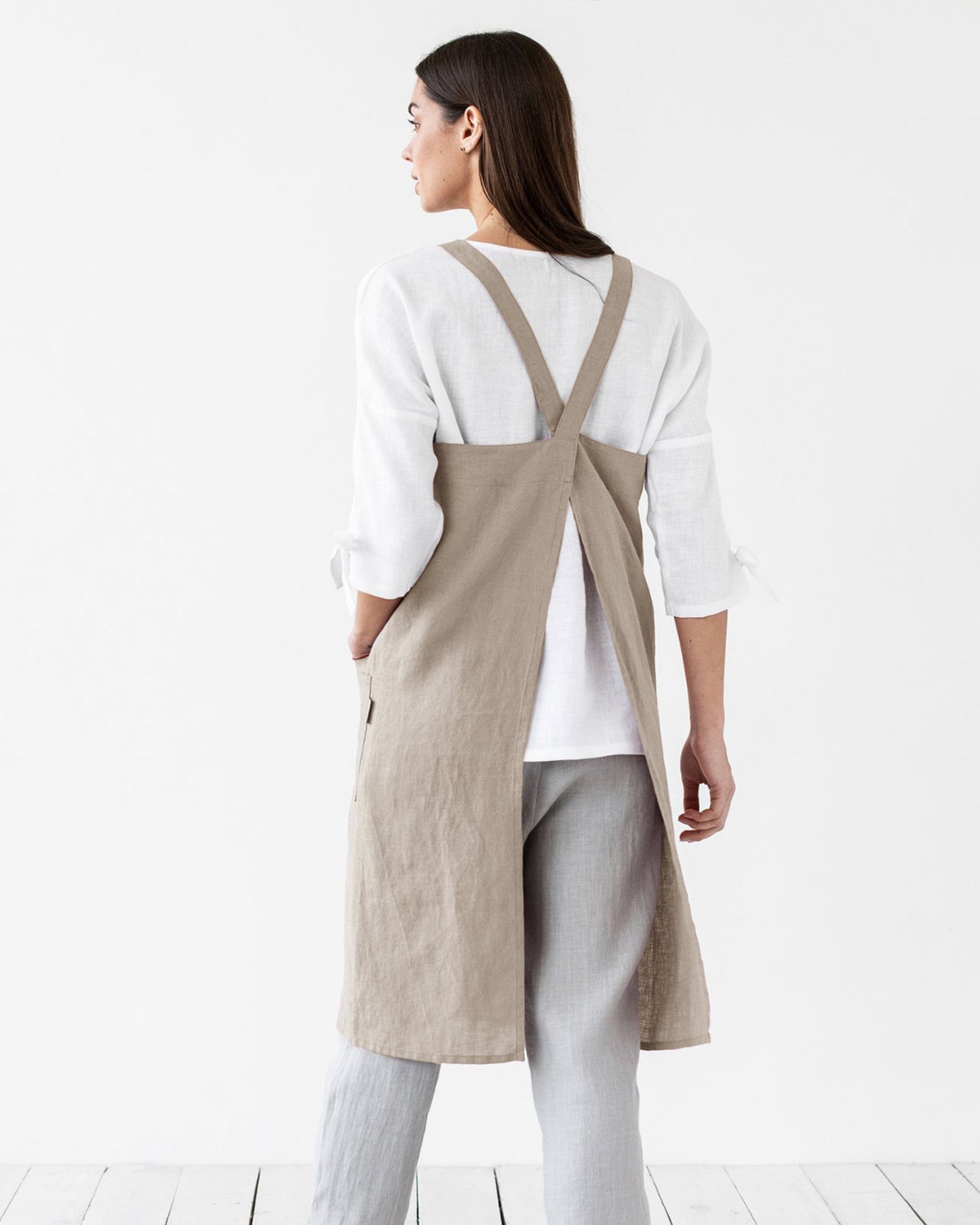 Japanese cross-back linen apron in Natural linen | MagicLinen