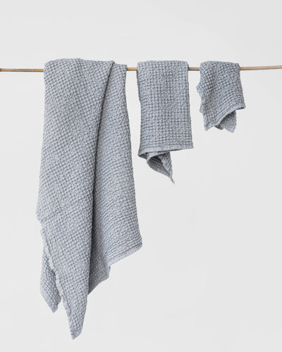 Light gray waffle towel set (3 pcs) - MagicLinen