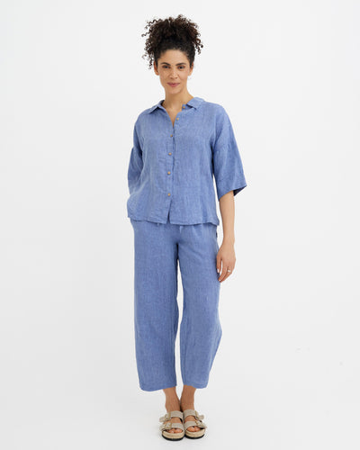 Linen pajama set AVEIRA in Denim chambray | MagicLinen modelBoxOn2