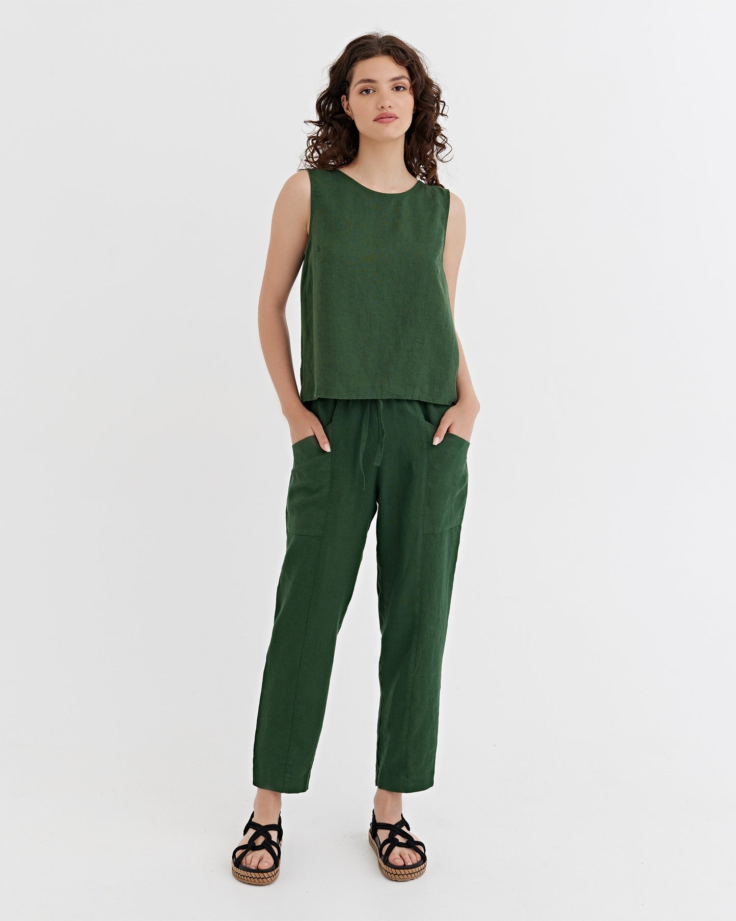 Linen Pants SARDINIA in Deep green | MagicLinen modelBoxOn2