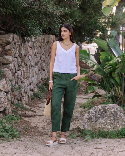 Sleeveless Linen Top DOURO in White | MagicLinen modelBoxOn2