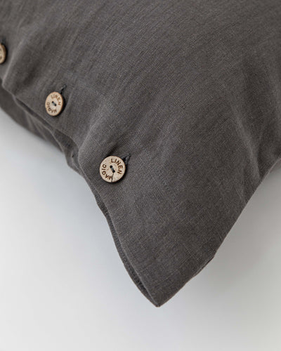 Linen pillowcase with buttons in Charcoal gray - MagicLinen