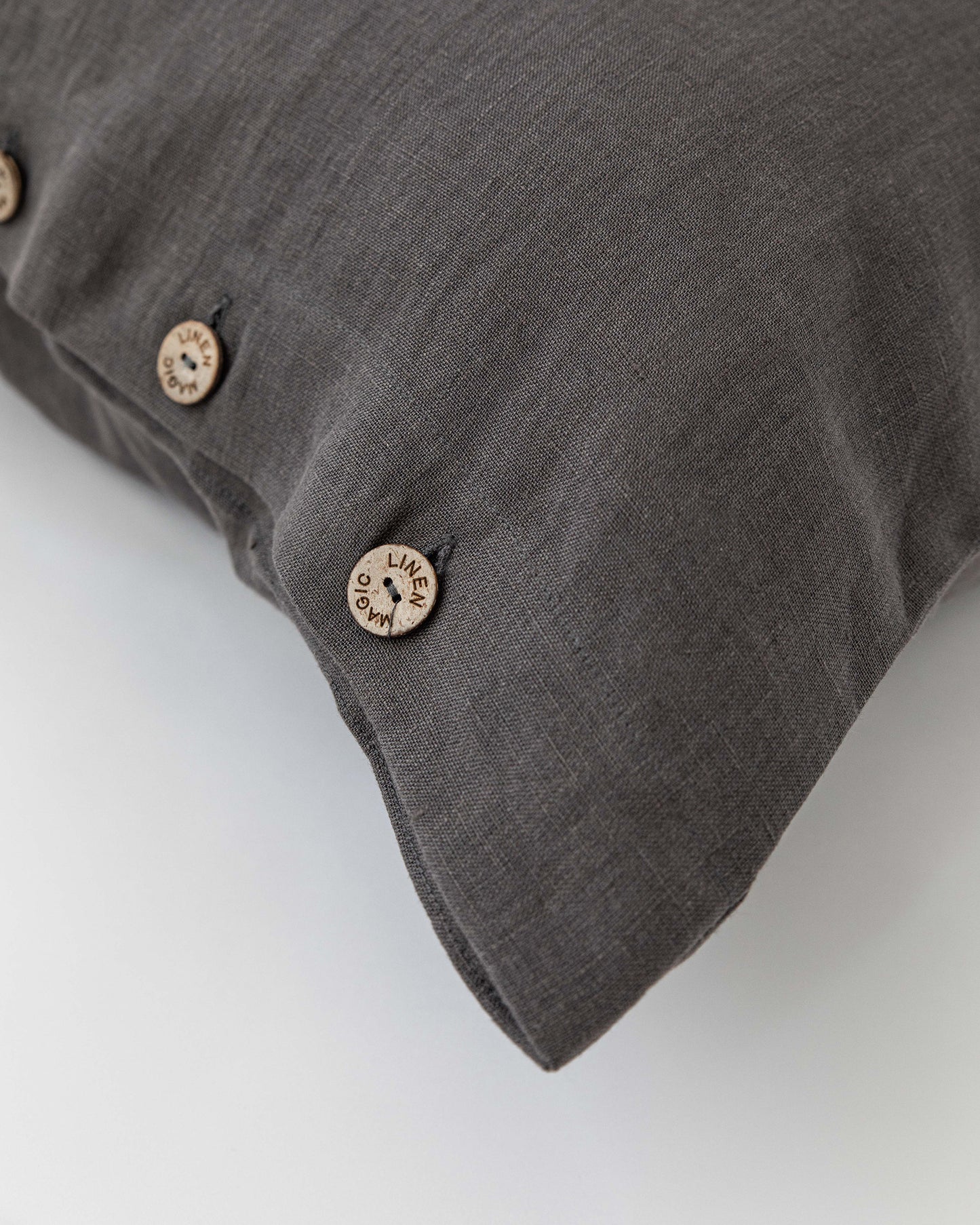 Linen pillowcase with buttons in Charcoal gray - MagicLinen