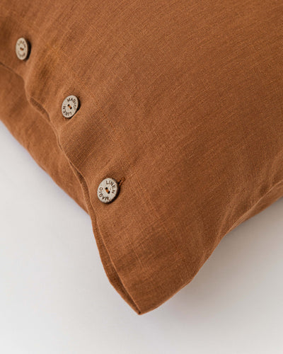 Linen pillowcase with buttons in Cinnamon - MagicLinen