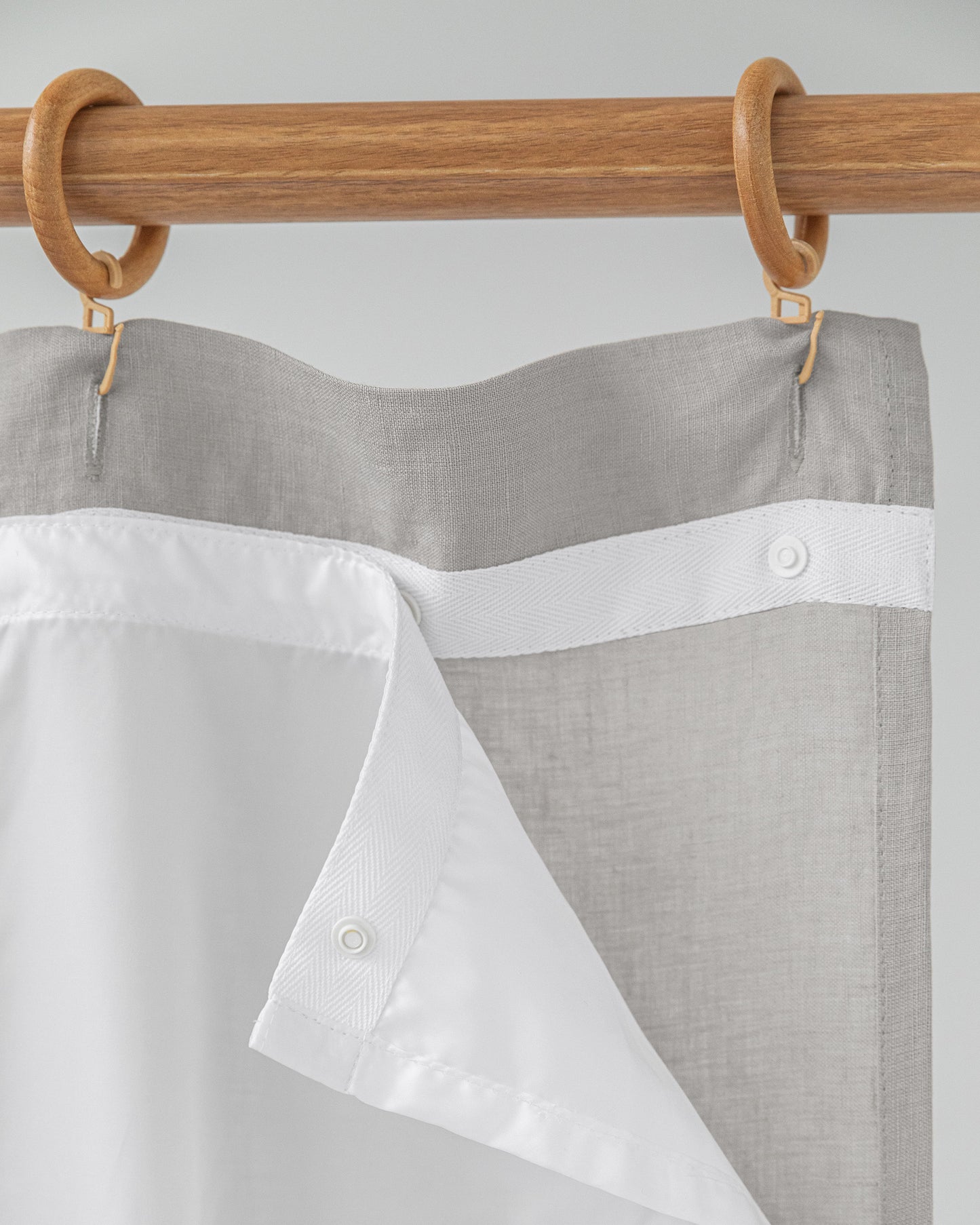 Waterproof linen shower curtain (1 pcs) in Light gray - MagicLinen