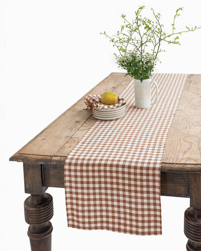 Linen table runner in Cinnamon gingham - MagicLinen