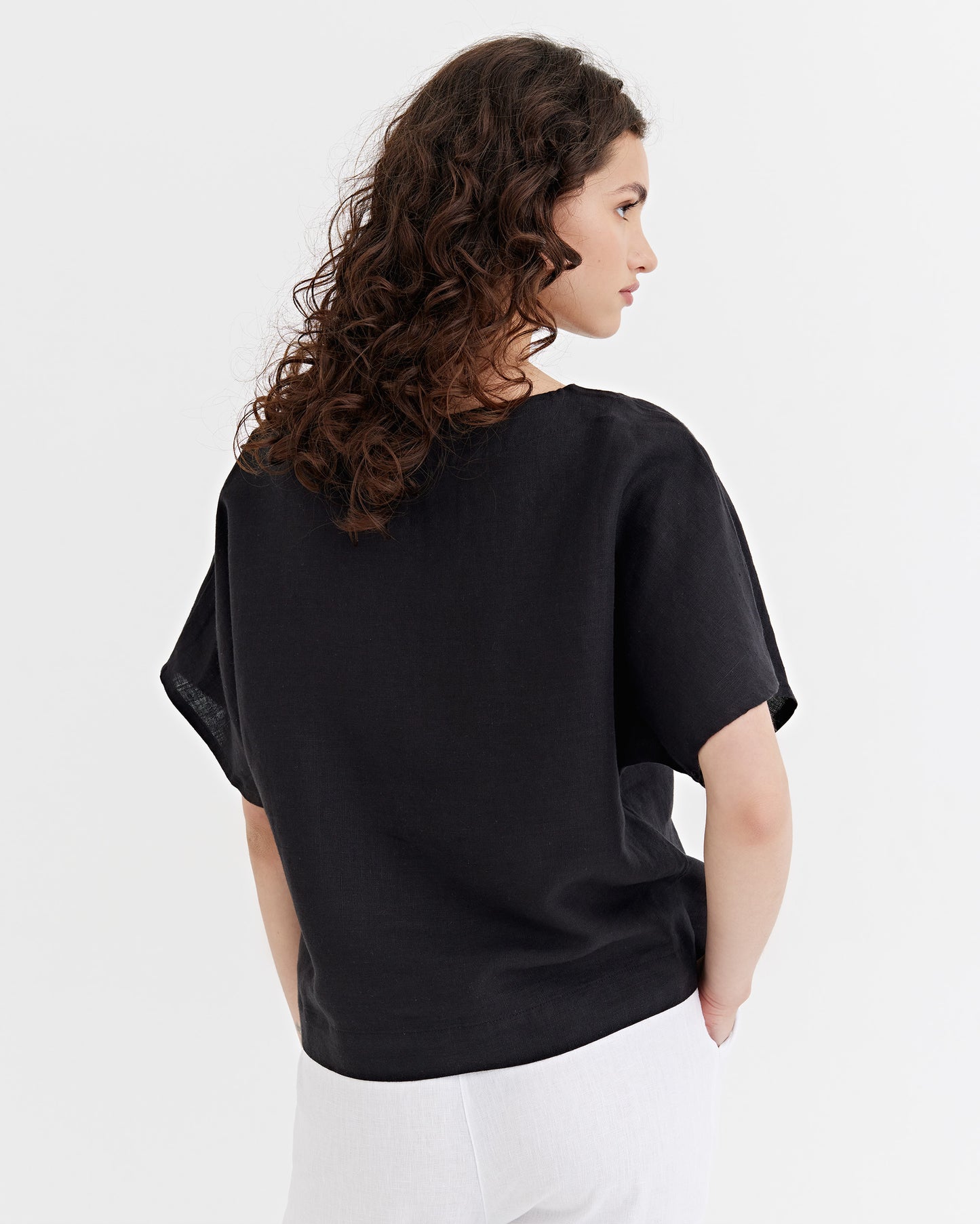 Loose-fit Linen Top Midway in Black | MagicLinen
