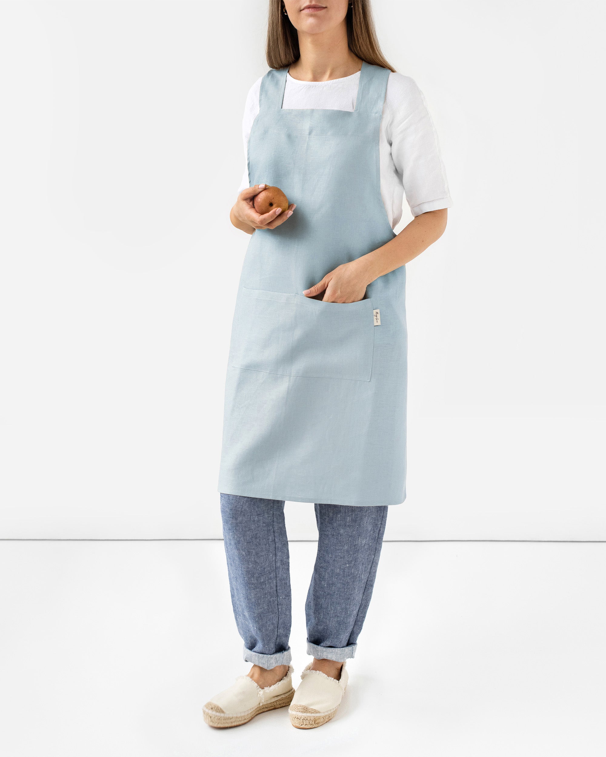 Pinafore cross-back linen apron in Dusty blue | MagicLinen