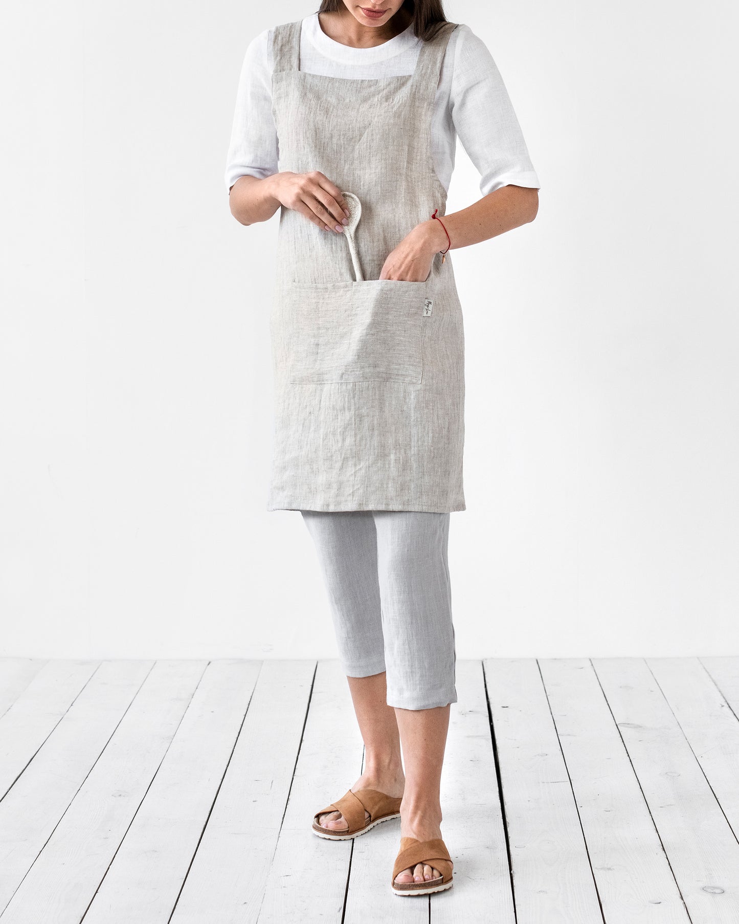 Pinafore cross-back linen apron in Light gray | MagicLinen