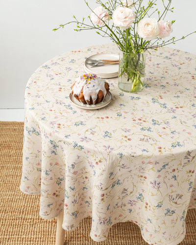 Runde Leinentischdecke mit Wildblumen-Print auf Natur