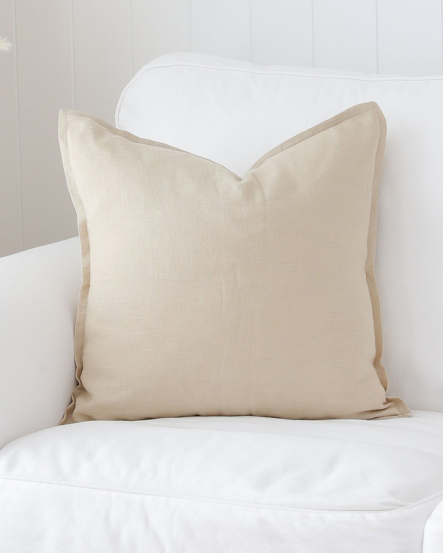 Deco pillow cover with buttons in Natural linen - MagicLinen