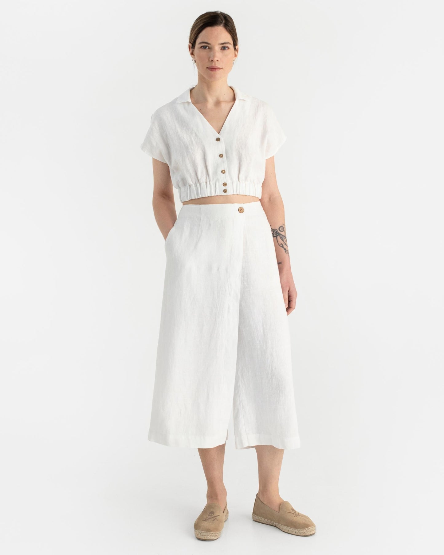 Linen crop top HAVASU in White - MagicLinen modelBoxOn
