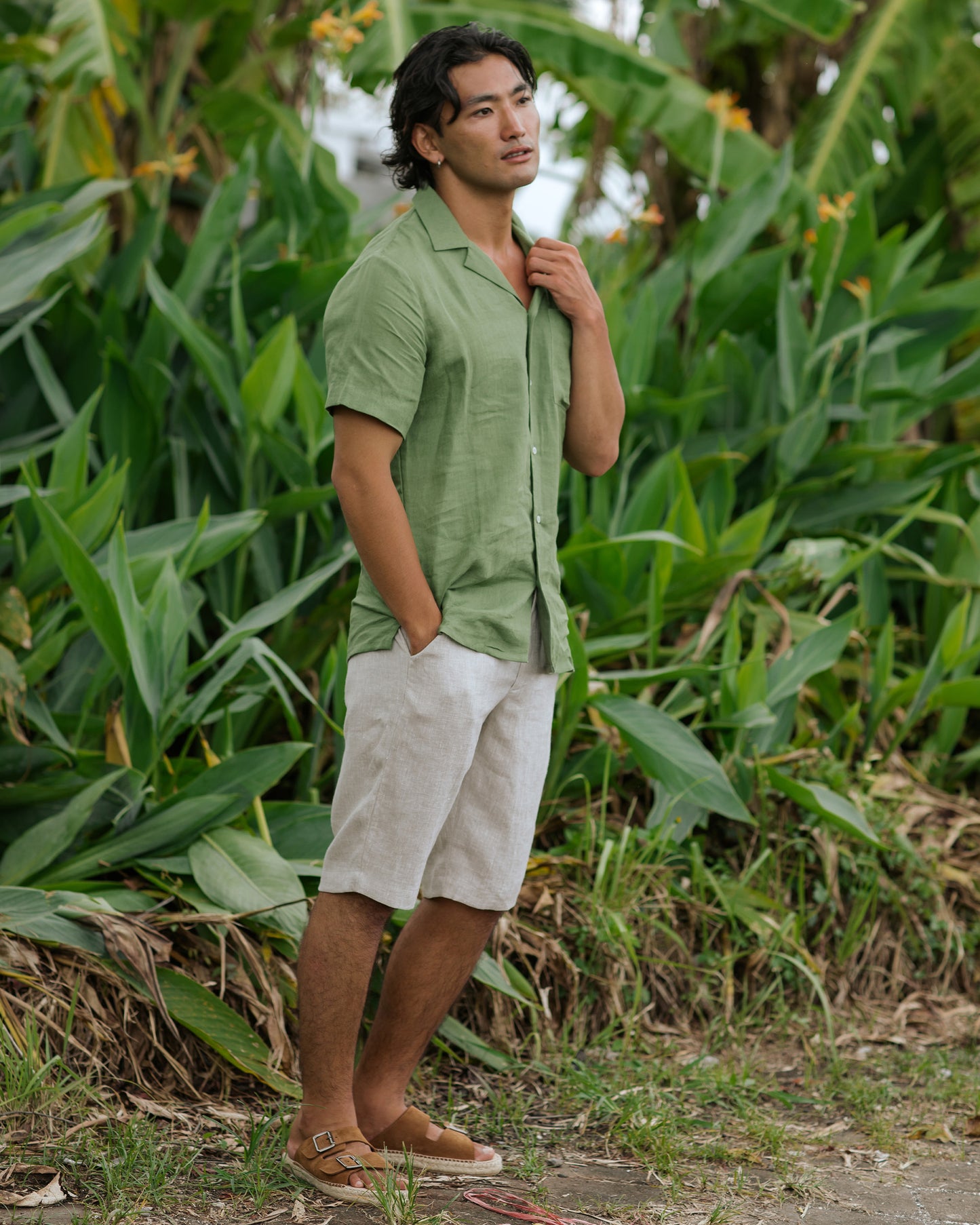 Short-sleeved breezy men's linen shirt HAWI in Forest green - MagicLinen