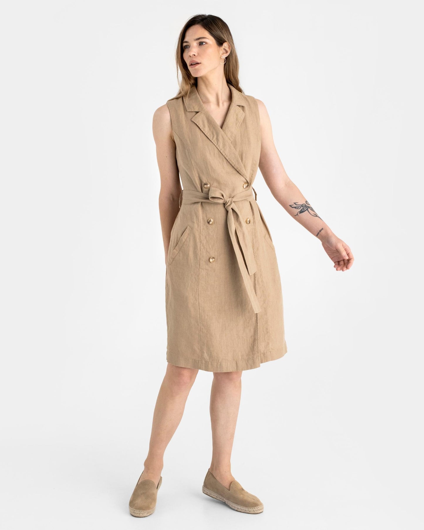 Trench linen dress LISBON in Wheat - MagicLinen modelBoxOn