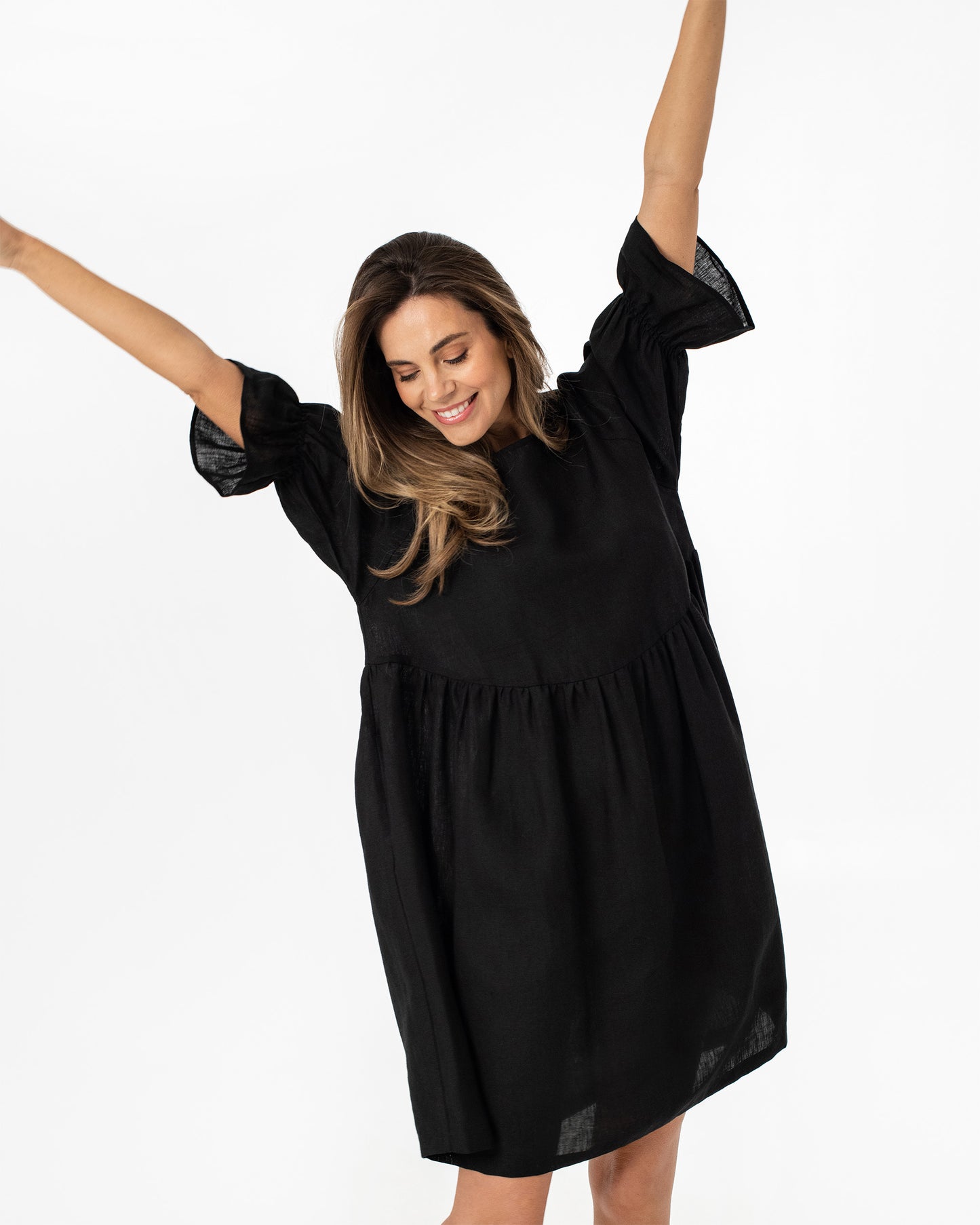 Voluminous linen dress NERJA in Black - MagicLinen