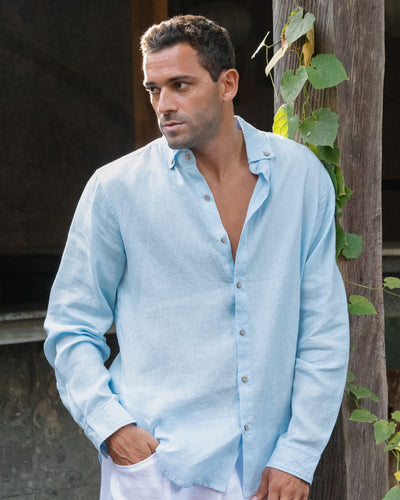 Men's linen shirt NEVADA in Sky blue - MagicLinen modelBoxOn2
