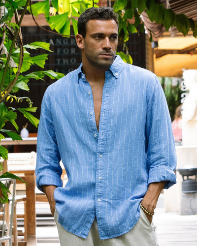 Classic men's linen shirt SINTRA in Blue striped - MagicLinen modelBoxOn2