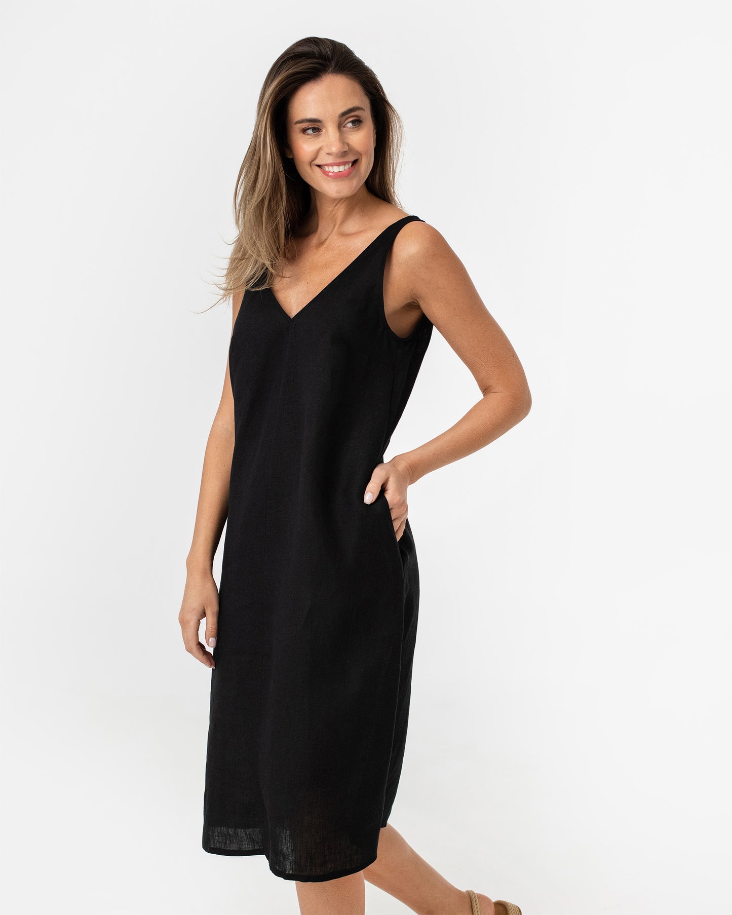 Cut-out linen dress TAHITI in Black - MagicLinen