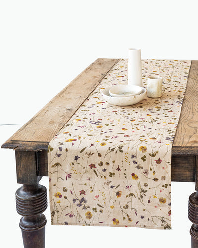 Linen table runner in Botanical print - MagicLinen