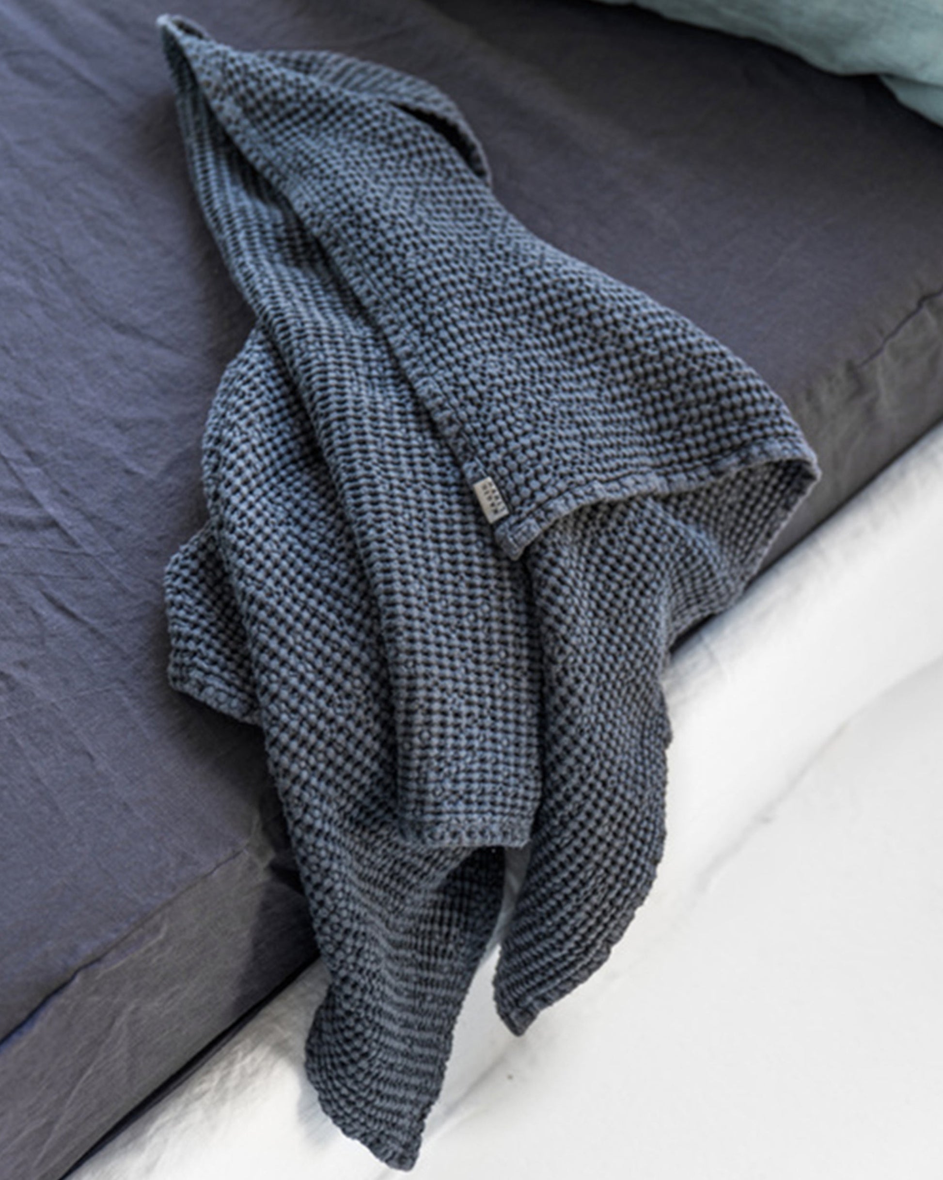 Dark gray waffle towel set (3 pcs) - MagicLinen
