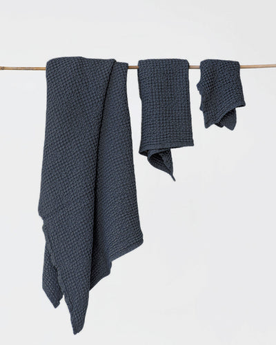 Dark gray waffle towel set (3 pcs) - MagicLinen