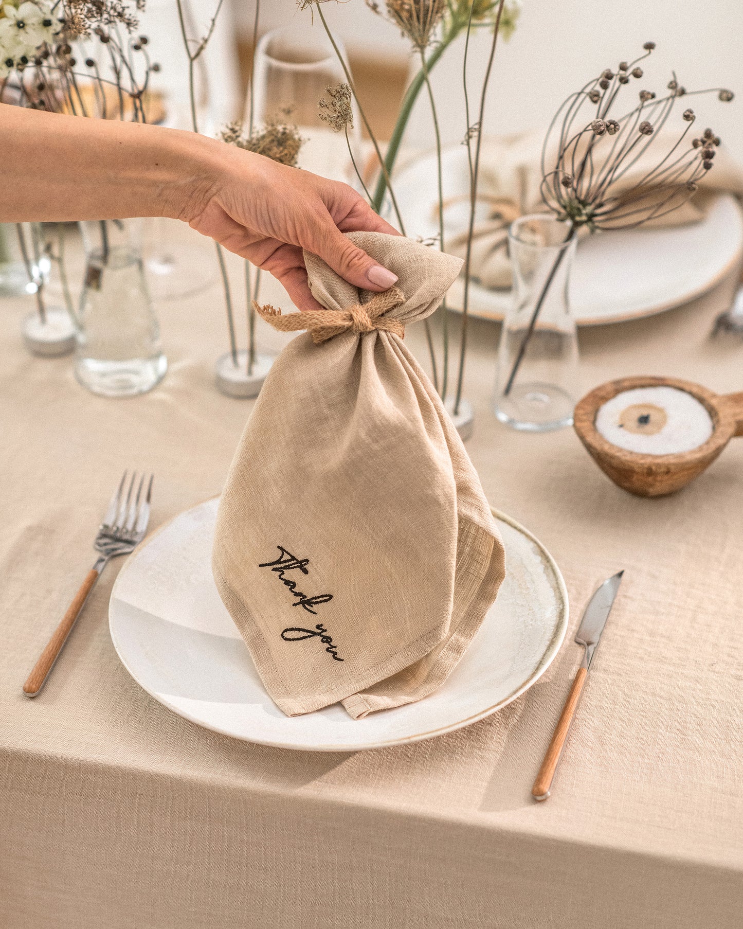 Embroidered linen napkin set of 4 - MagicLinen