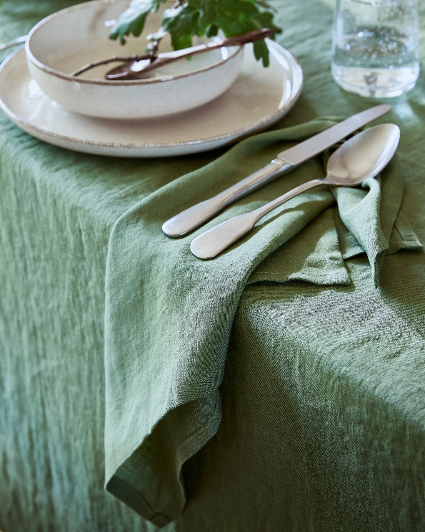 Forest green linen tablecloth - MagicLinen
