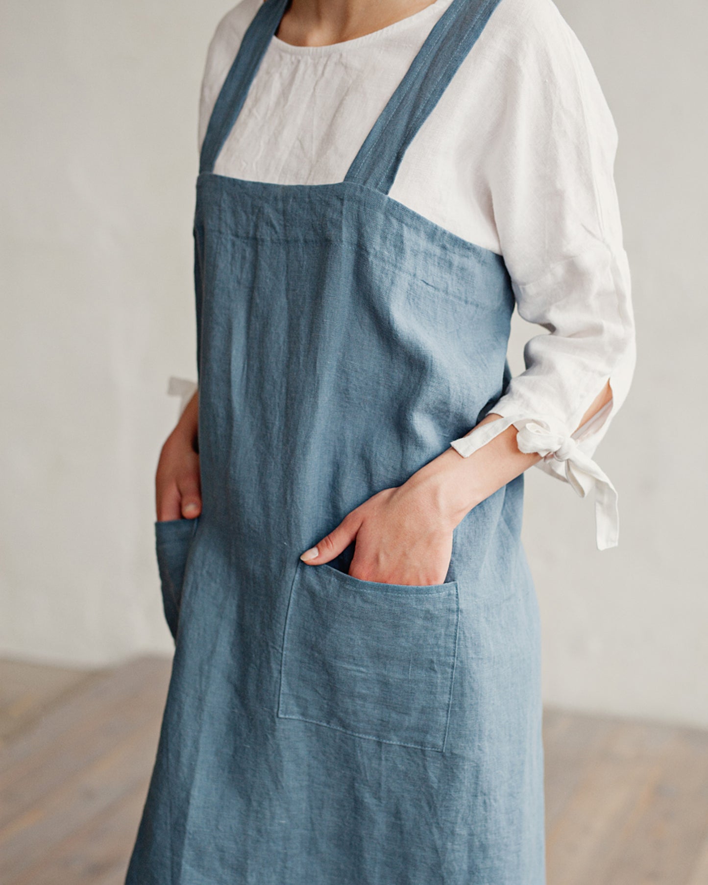 Japanese cross-back linen apron in Gray blue - MagicLinen
