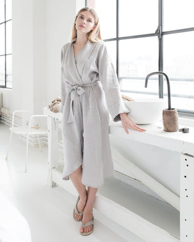 Linen robe in Light gray - MagicLinen