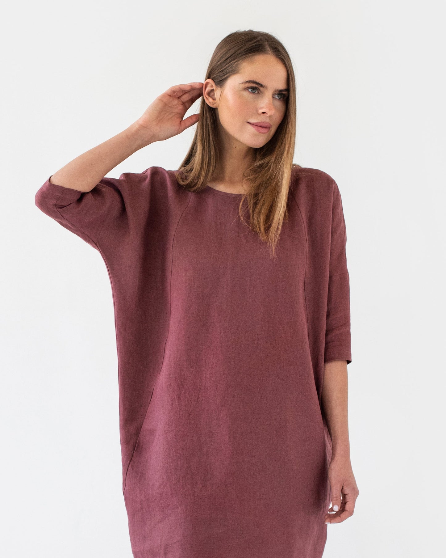 Relaxed fit linen dress ARUBA in plum - MagicLinen