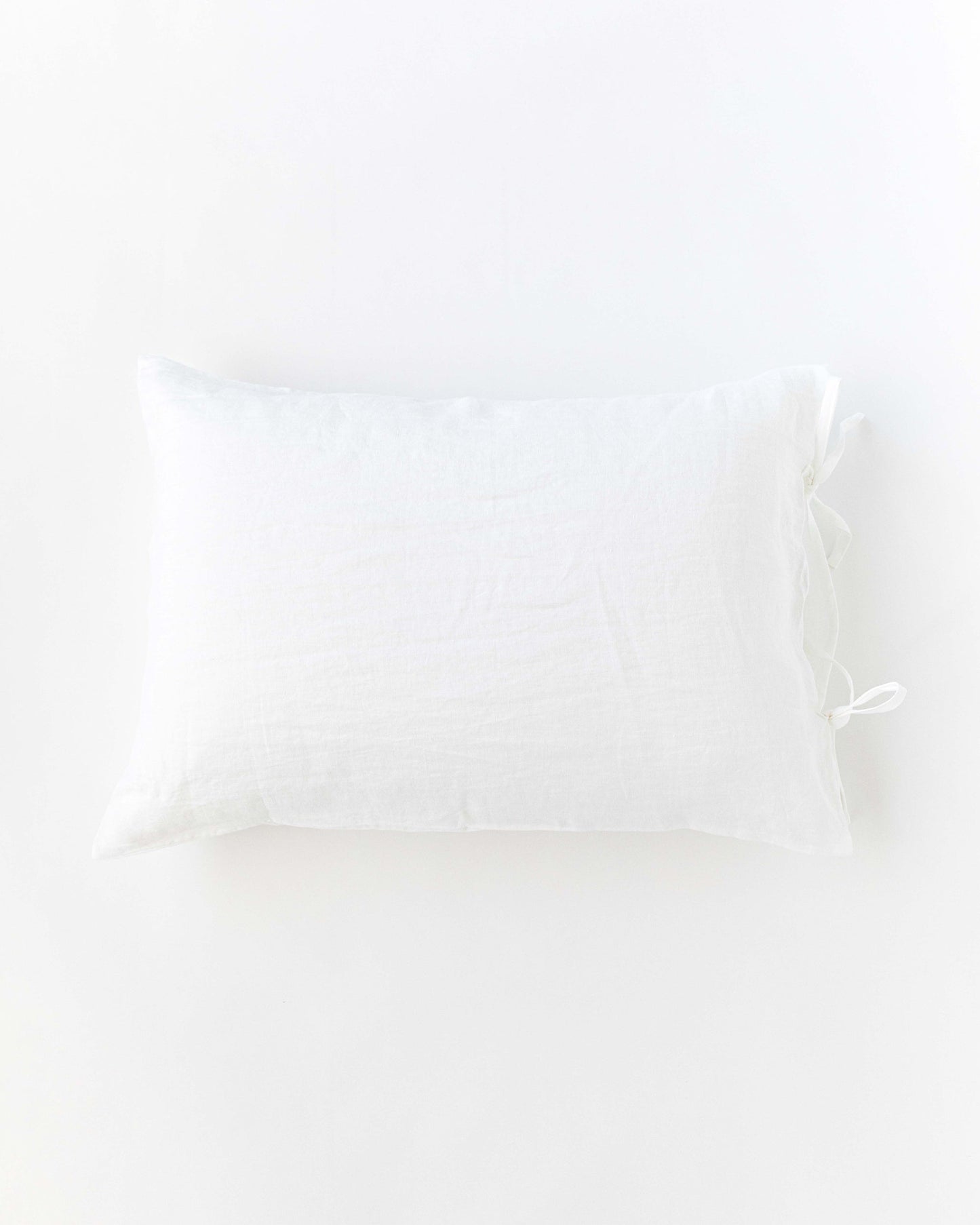 Linen pillowcase with ties in White - MagicLinen