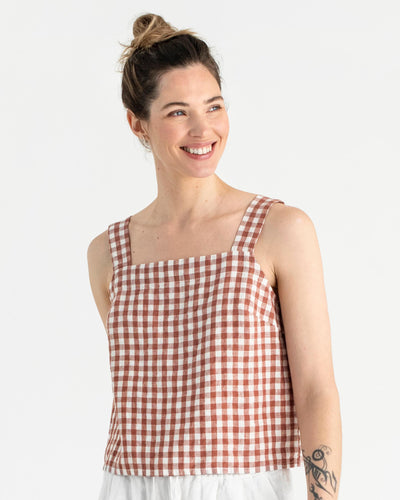 Linen tank top OLINDA in Clay gingham - MagicLinen modelBoxOn