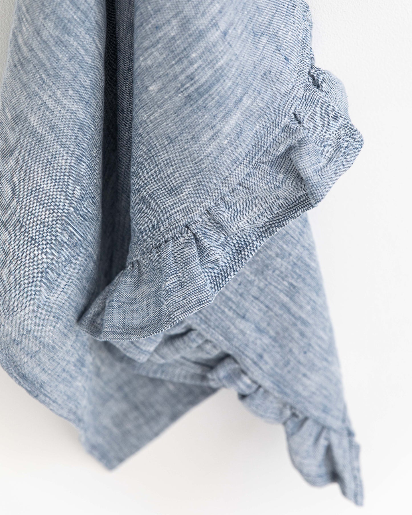 Ruffle trim linen tea towel in Blue melange - MagicLinen