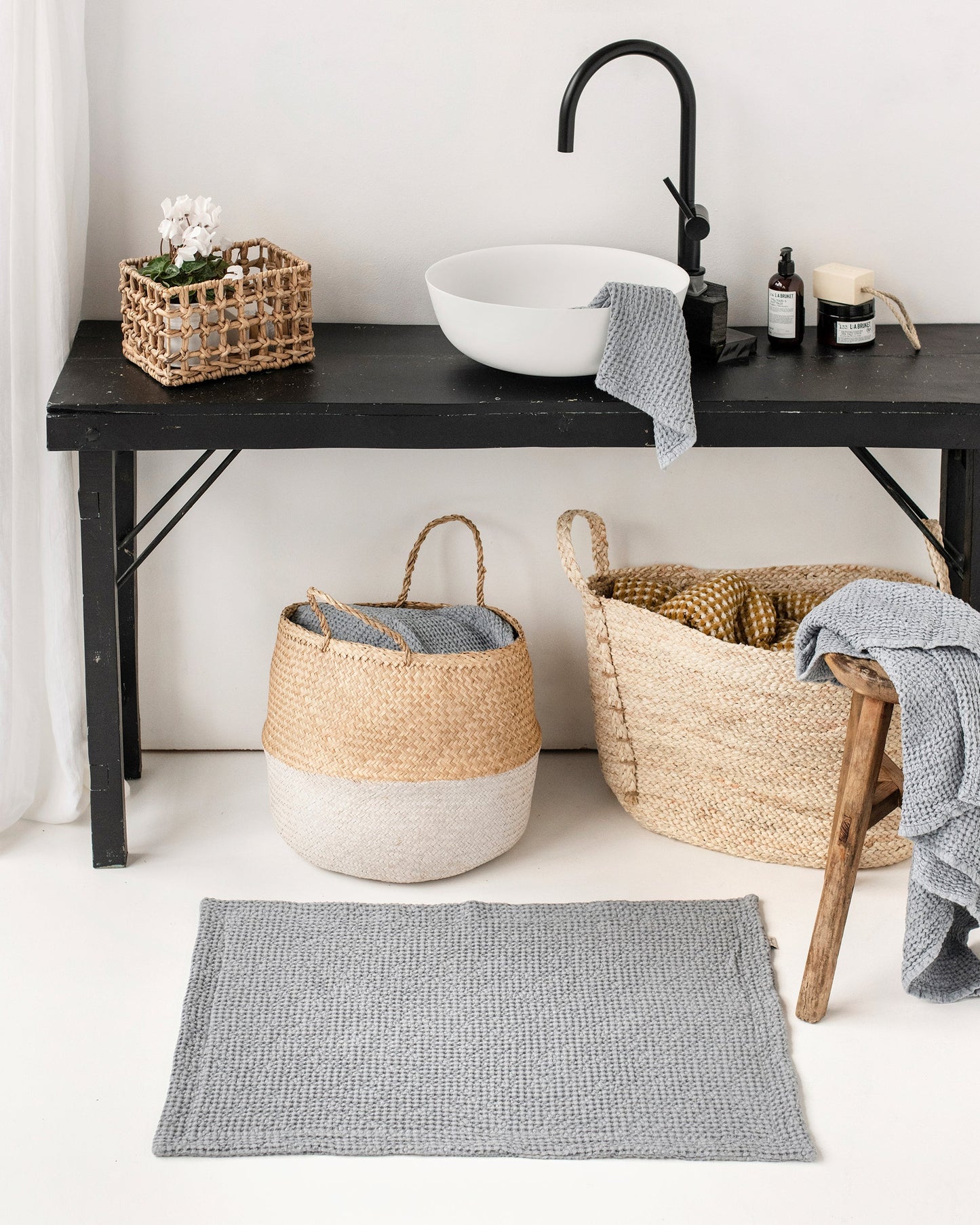 Waffle Bath Mat in Light gray - MagicLinen