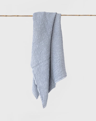 Waffle Bath Towel in Light gray - MagicLinen